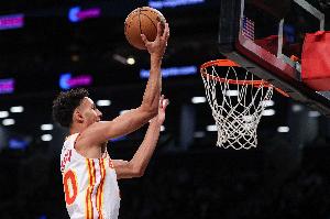 没悬念了！里萨谢接杰伦·约翰逊助攻上演空接暴扣 老鹰领先23分